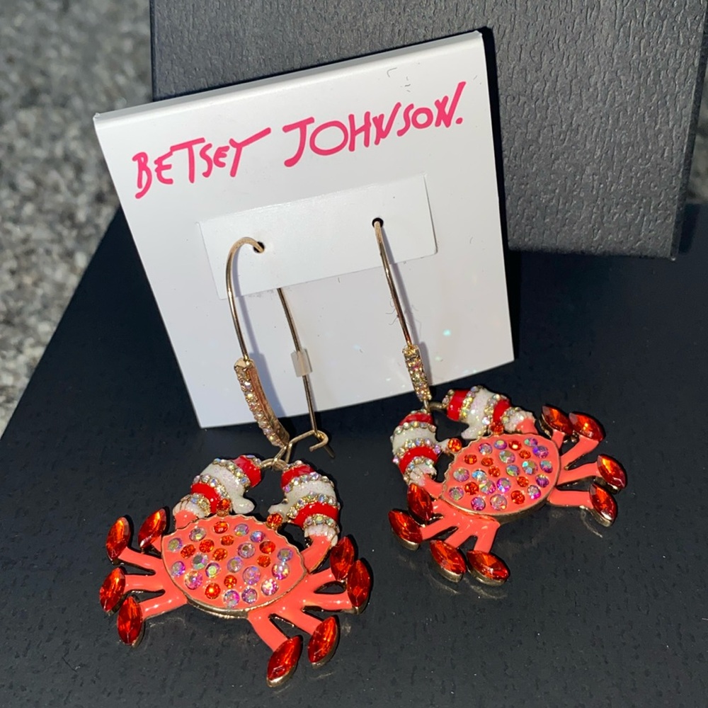 NWT Betsey Johnson jewelry Christmas Crabs with Mittens Dangle earrings